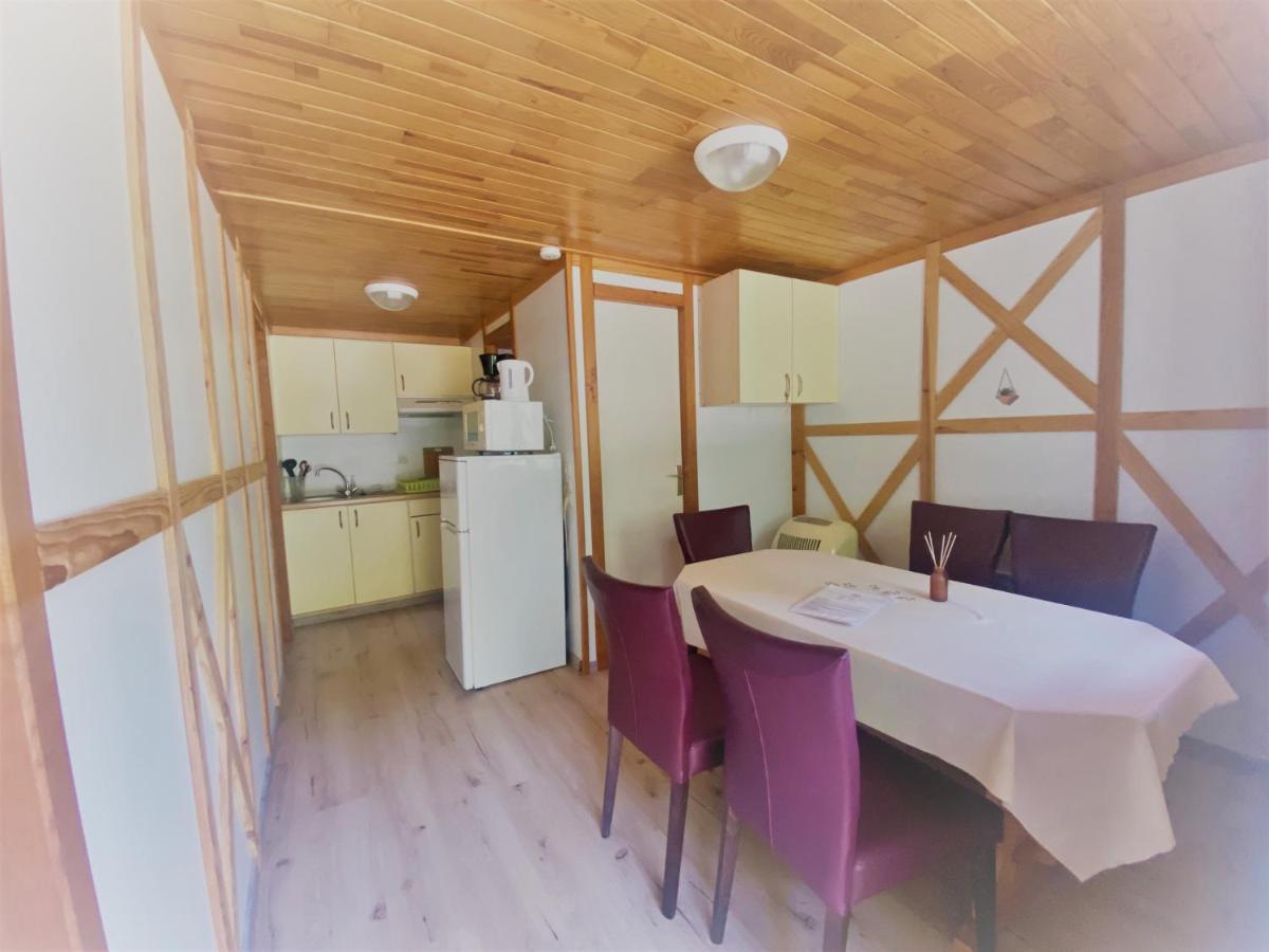 Camping Familial Les Chalets D'Uza Exterior photo