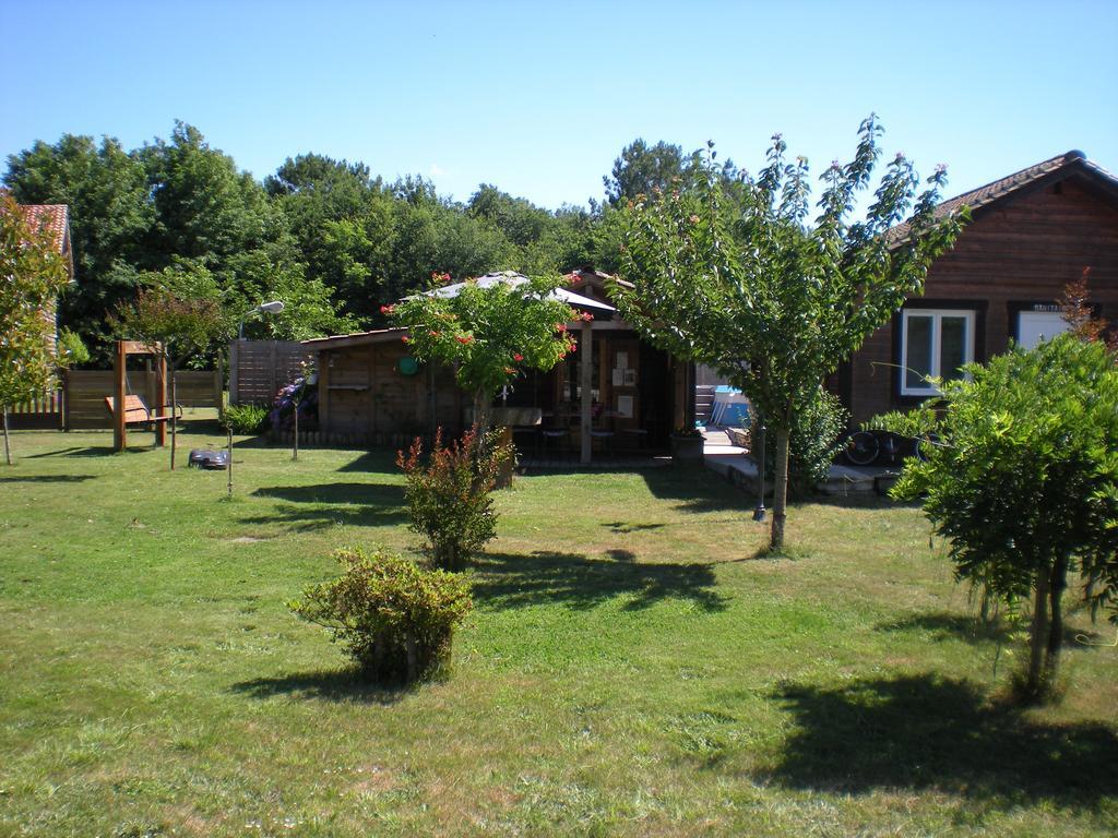 Camping Familial Les Chalets D'Uza Exterior photo